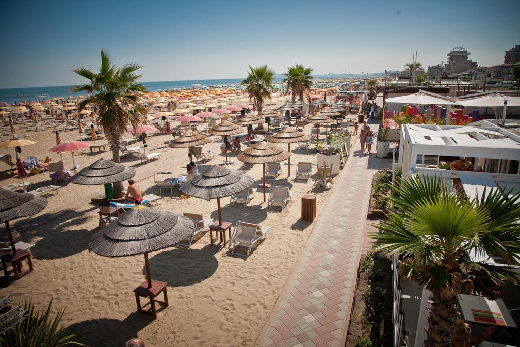 Hotel Aurea Rimini Buitenkant foto