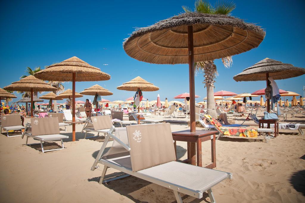Hotel Aurea Rimini Buitenkant foto