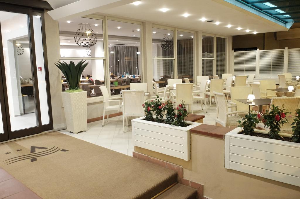 Hotel Aurea Rimini Buitenkant foto