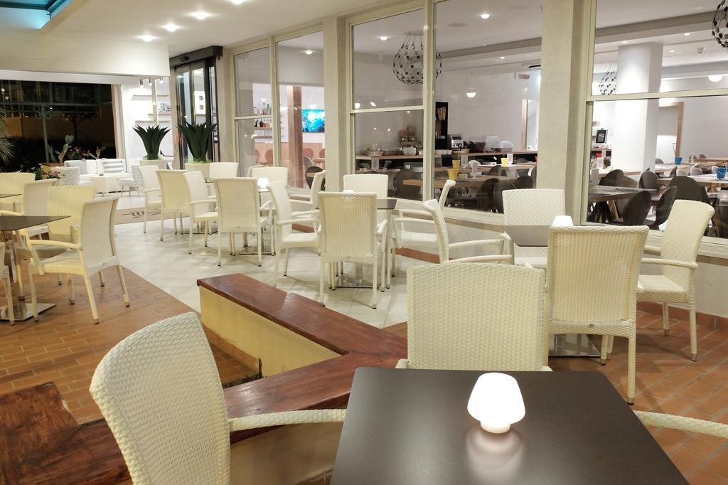 Hotel Aurea Rimini Buitenkant foto