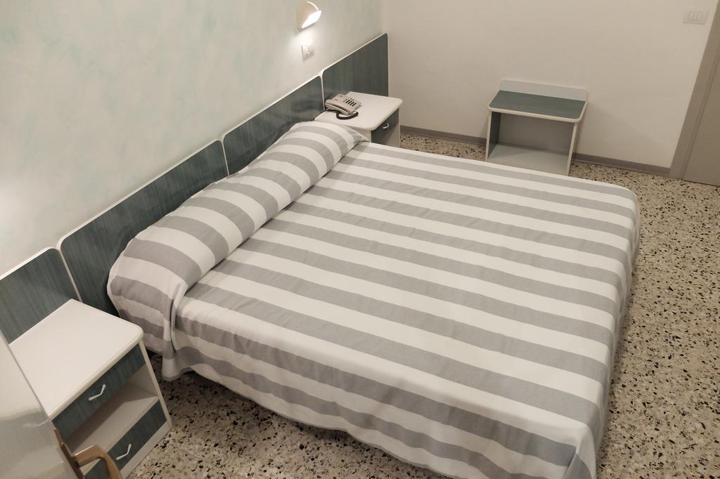 Hotel Aurea Rimini Buitenkant foto
