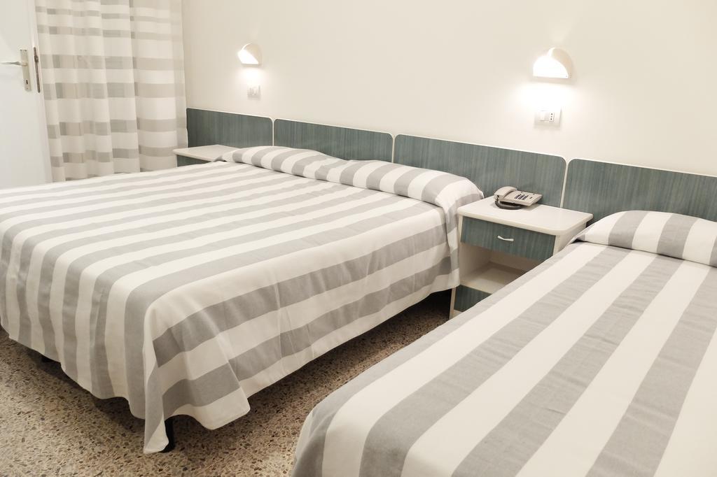 Hotel Aurea Rimini Buitenkant foto
